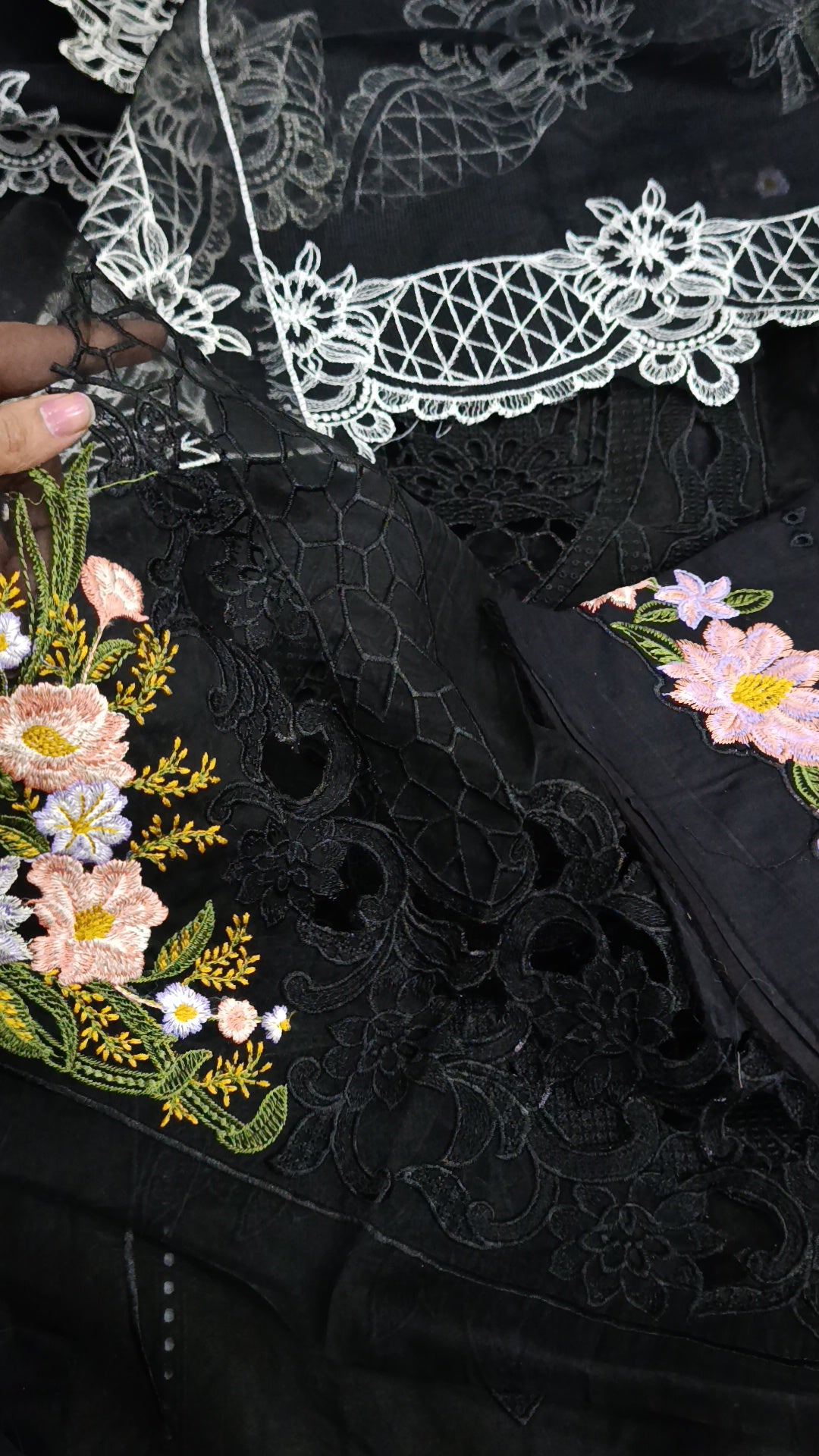 3pc parishy black lawn