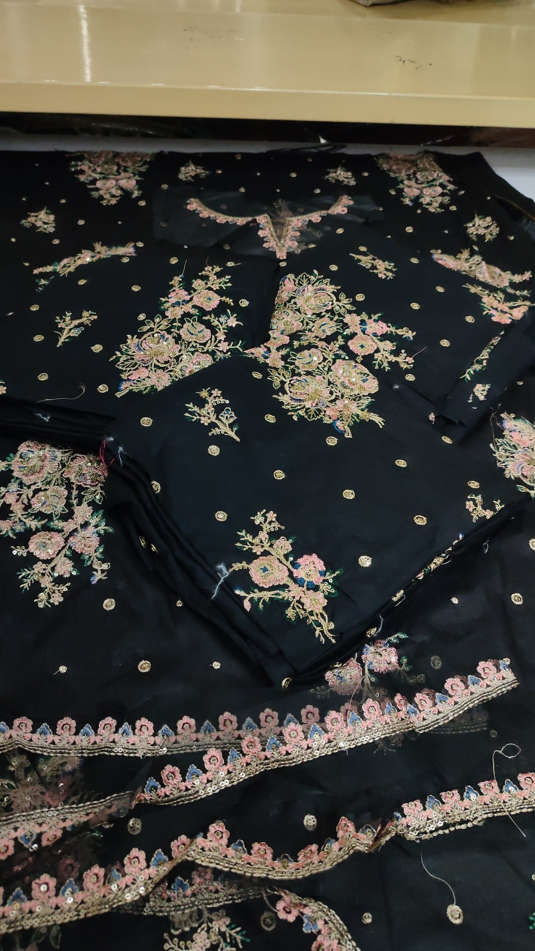 2pc Ethnic black lawn