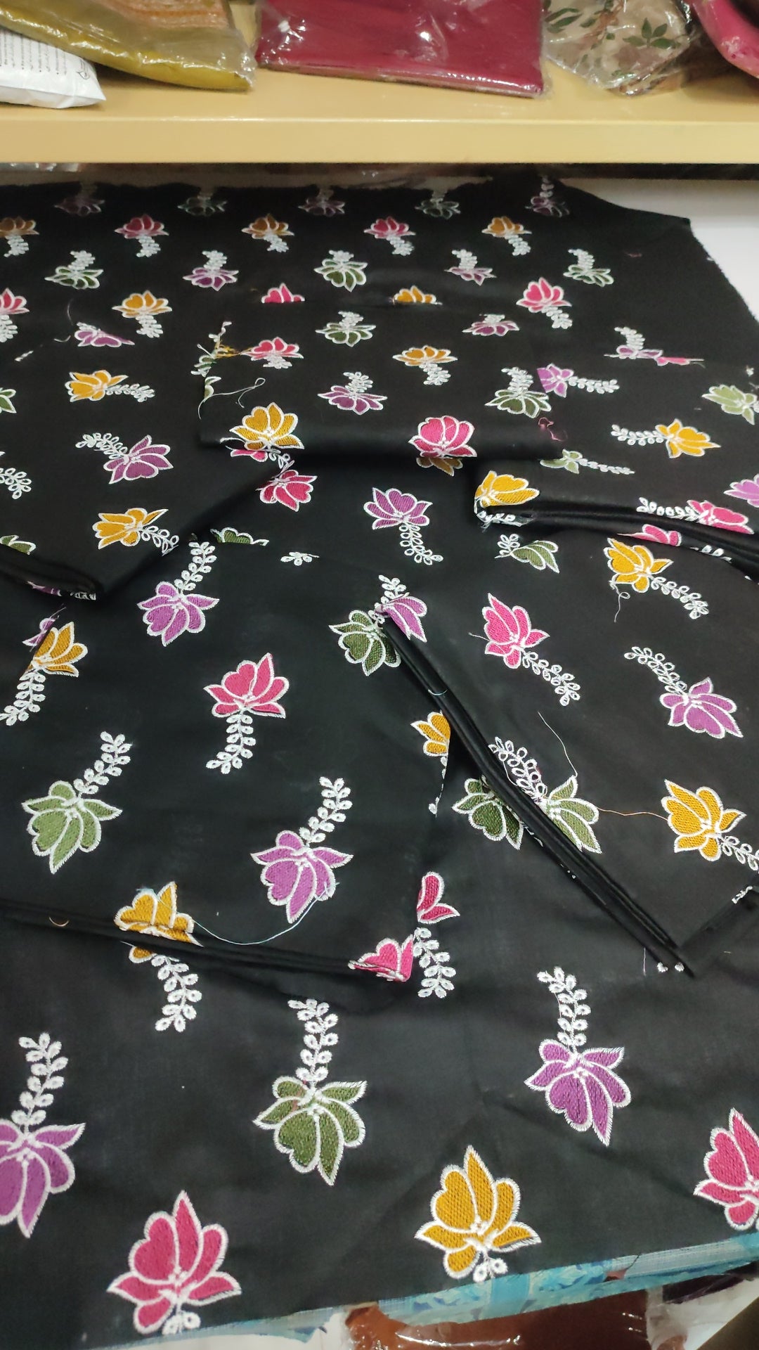 2pc tulips black law