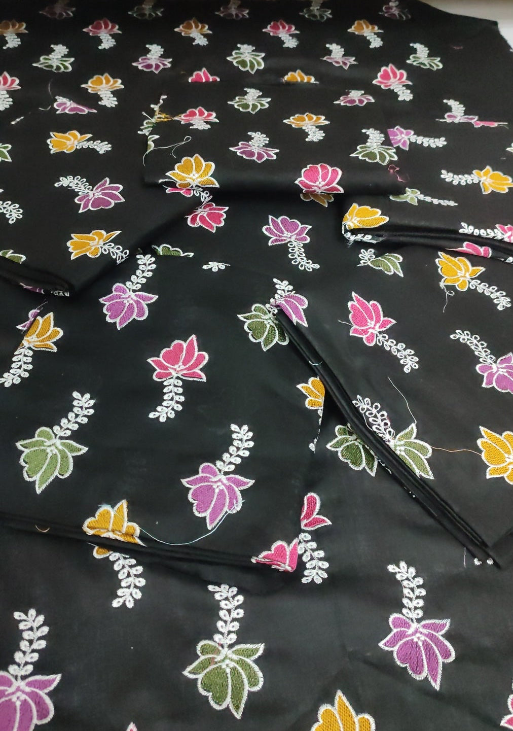 2pc tulips black lawn