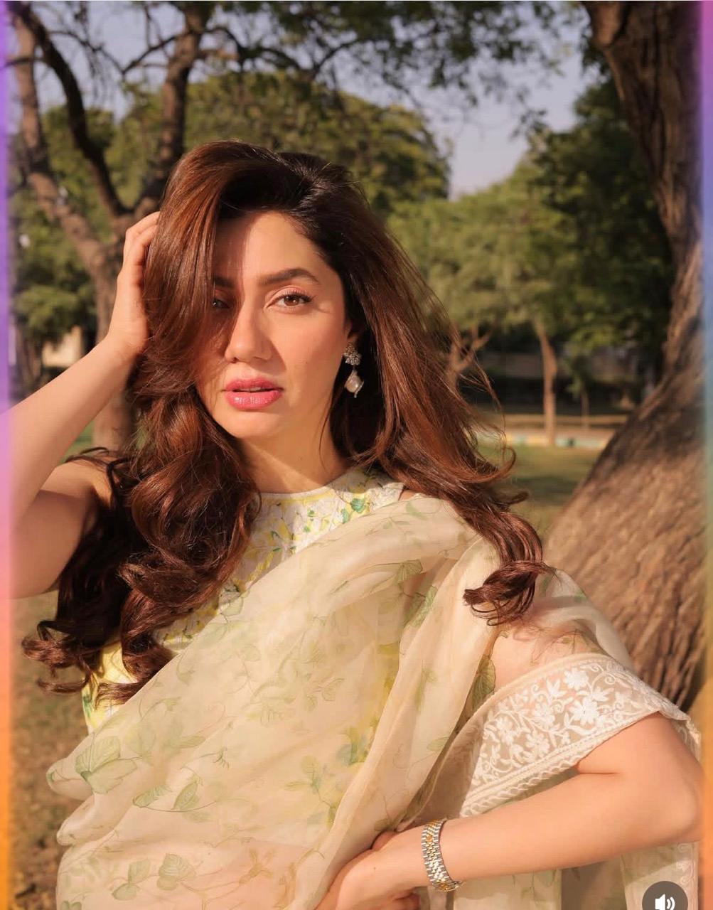 Mahira Khan saree silk Ethnic